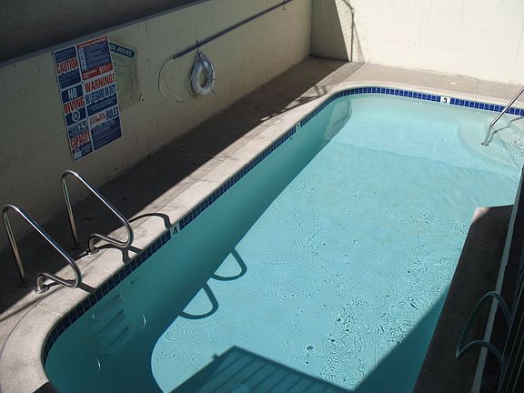 5th image of 15527 Parthenia St Unit 17
