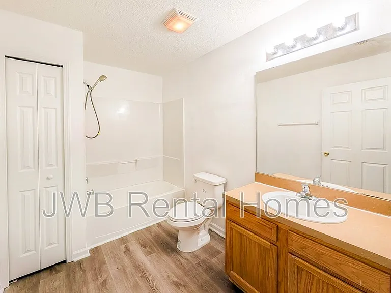 8450 Jasper Ave — Photo 8