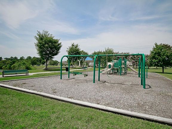 4th image of 303 Lakeside Dr #303