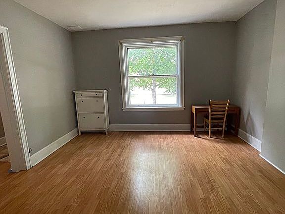 4th image of 2048 Russell Blvd
