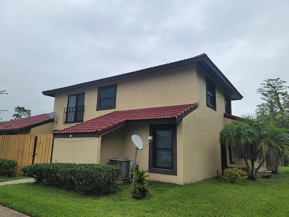 1st image of 456 Hunter Cir