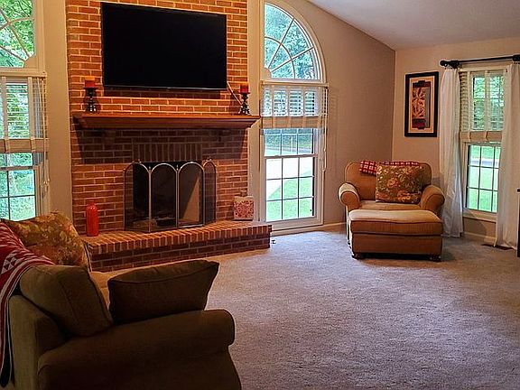 5th image of 2980 Treeknoll Dr