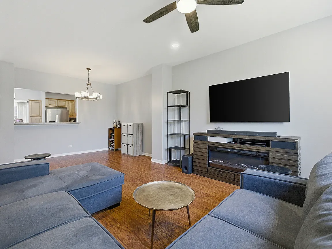 3 bed, 2.5 bath, 1709 sqft, $2,600 — Photo 4
