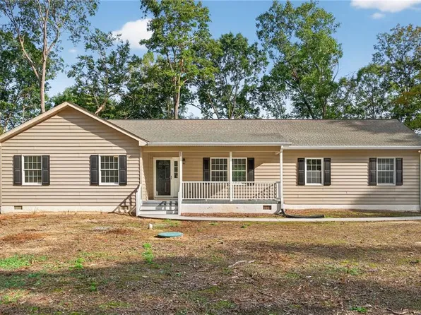 9016 Marlfield Rd, Gloucester, VA 23061