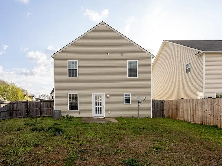 1824 Polaris Dr — Photo 3