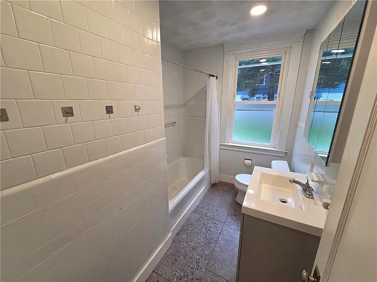 370 Academy Ave #1 — Photo 10