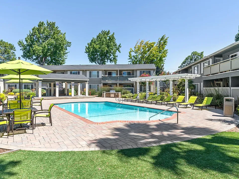 PINEBROOK APTS