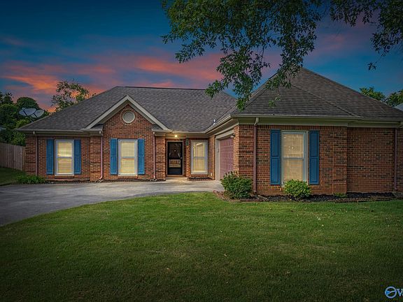 2nd image of 2411 Johnstone Cir SE