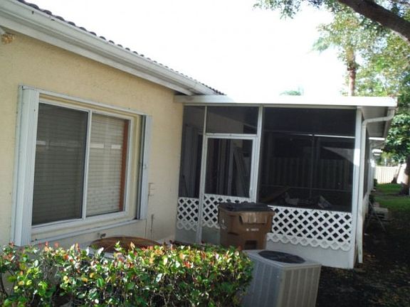 2nd image of 1077 SW 42nd Ter
