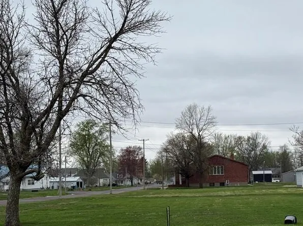 210 Walnut St, Slater, MO 65349