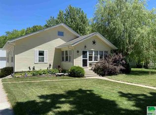 1206 Iowa Ave, Onawa, IA 51040
