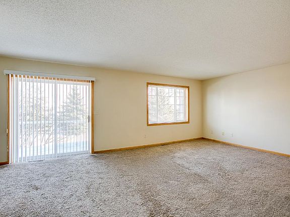 5th image of 1613 County Road D E Unit H