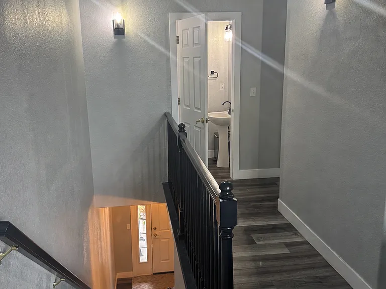 266 Rockview Dr — Photo 12