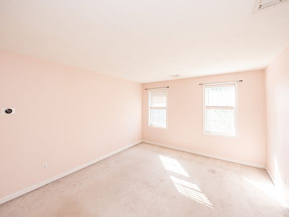 3rd image of 469 Walnut St