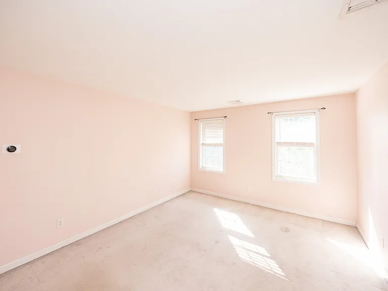 469 Walnut St — Photo 3