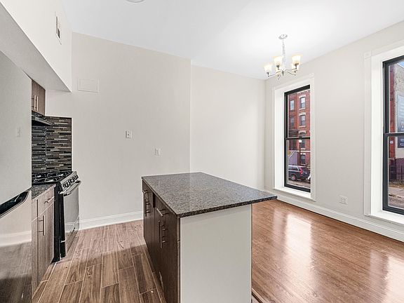 4th image of 560 Bramhall Ave #1
