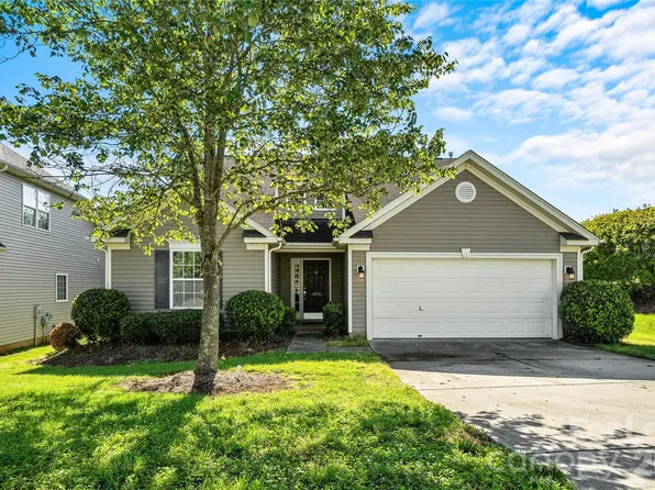 1459 Moss Creek Dr, Harrisburg, NC 28075