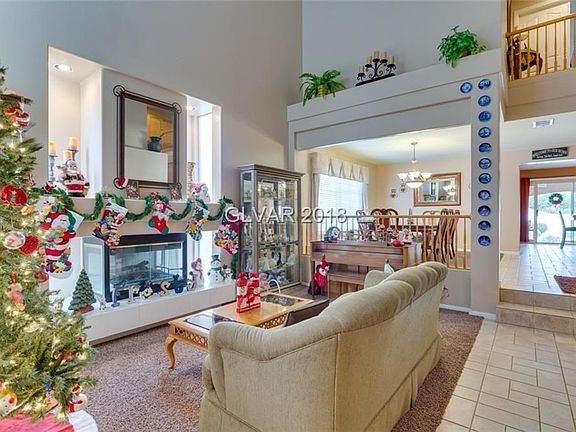 Living Room w/ Gas Fireplace