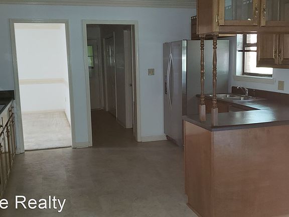 4th image of 515 Deer Creek Dr