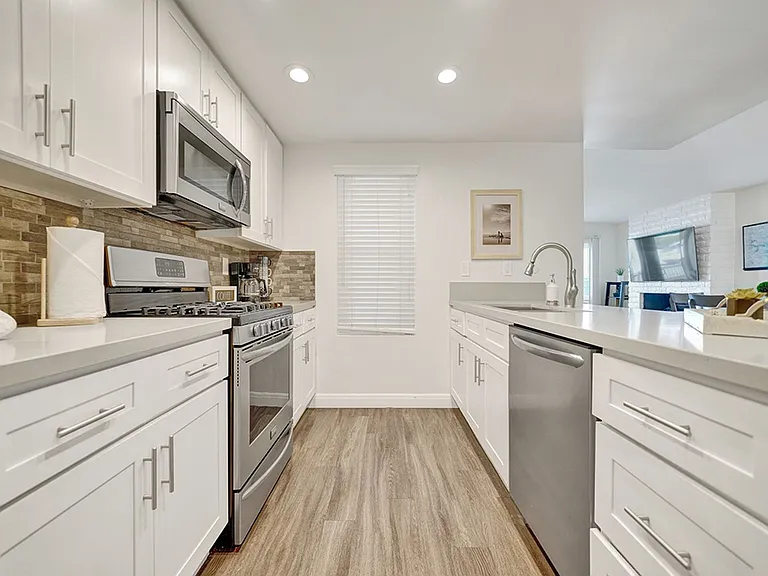 7405 Seashore Dr — Photo 10