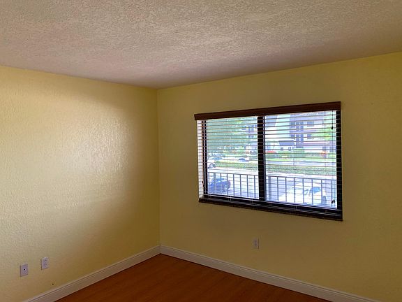 5th image of 4278 D Este Court #205