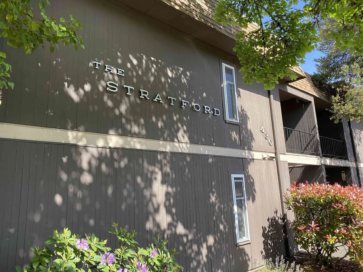 Photo 2 of 10 - 430 SW 7th St #1-15 - Corvallis, OR Building Photo - 430 SW 7th St #1-15