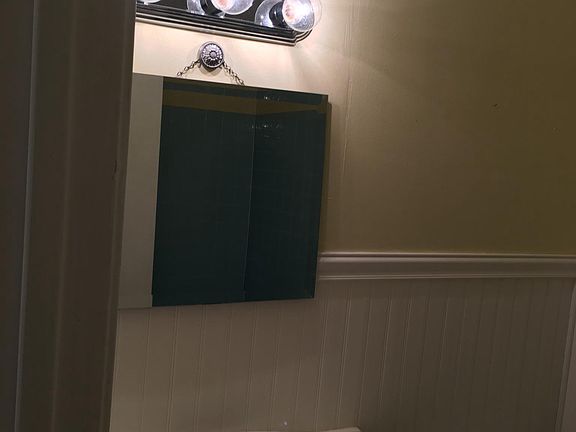 Upstairs bathroom 