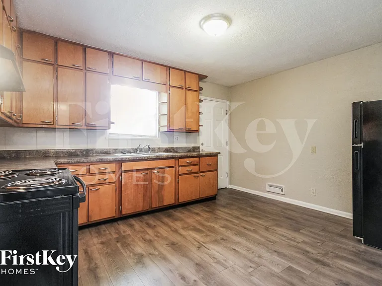 1002 N Hathaway Dr — Photo 5