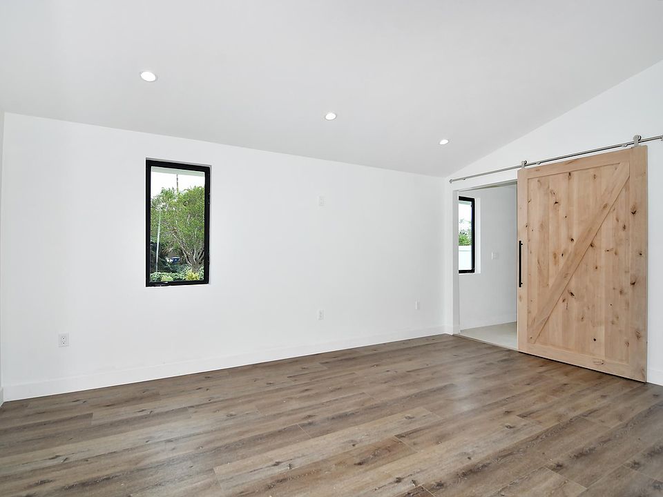 1st image of 20732 Collins St #2