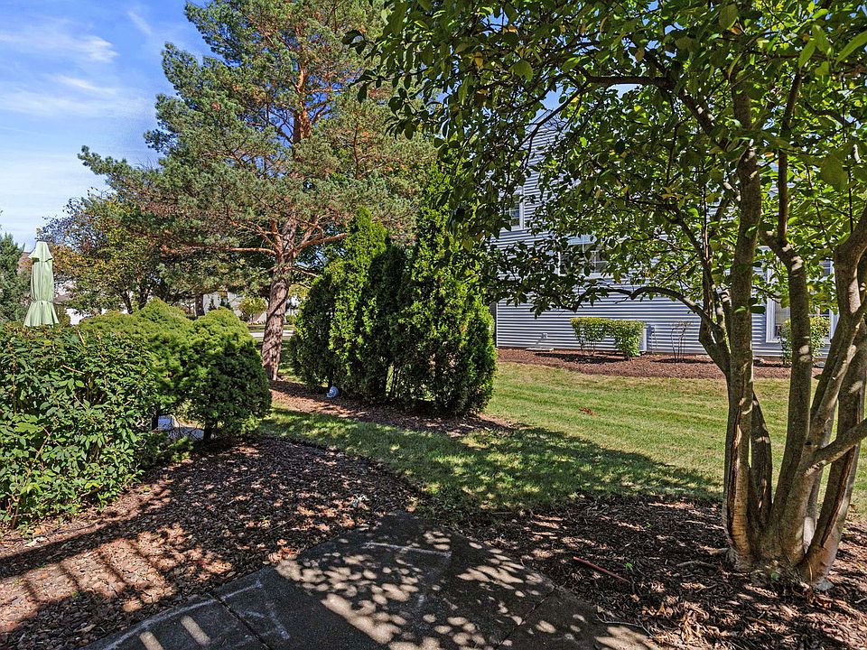 2nd image of 1113 E Wilson Ave