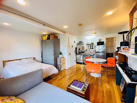 4th image of 107 Jefferson Ave #4B