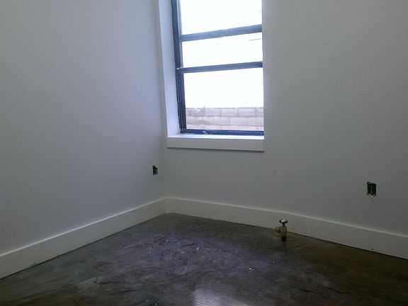 4th image of 577 E 22nd St #C11