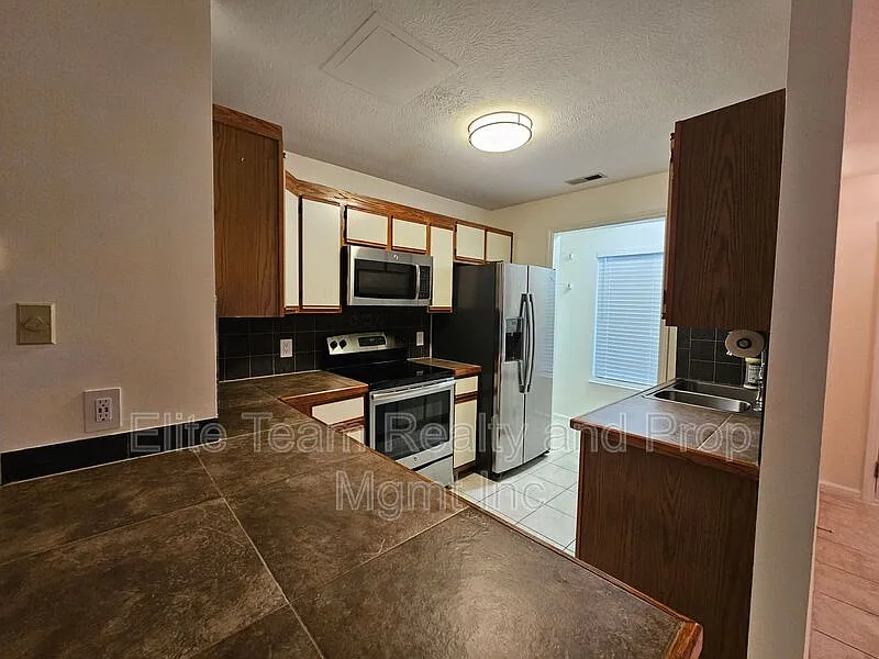 2 bed, 2.5 bath, 1250 sqft, $1,550 — Photo 2