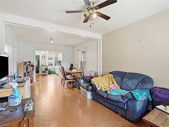 3rd image of 524 Roxborough Ave