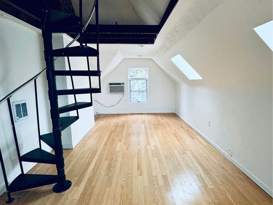 1st image of 147 Oneida St APT 3