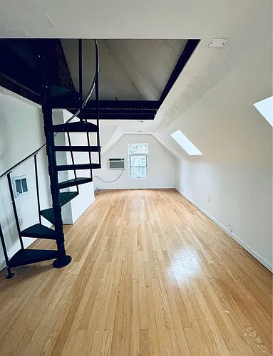 147 Oneida St #3 Photo 1