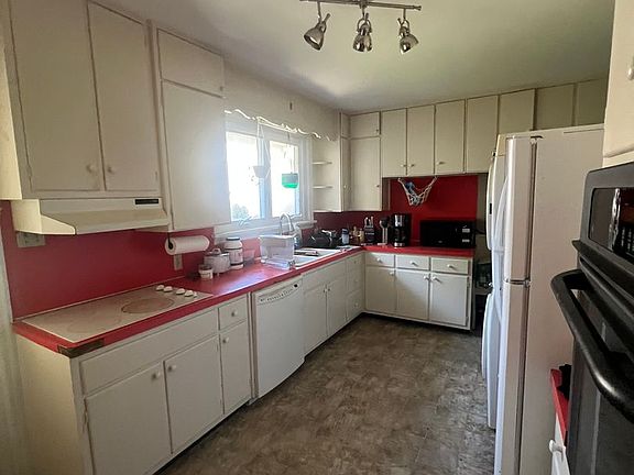 2nd image of 148 W High St #1