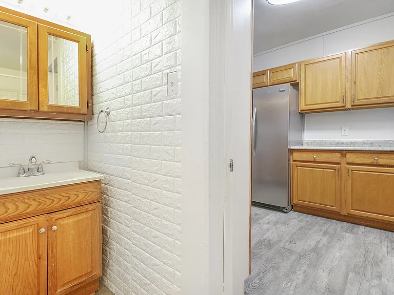 403 Laurel St — Photo 10