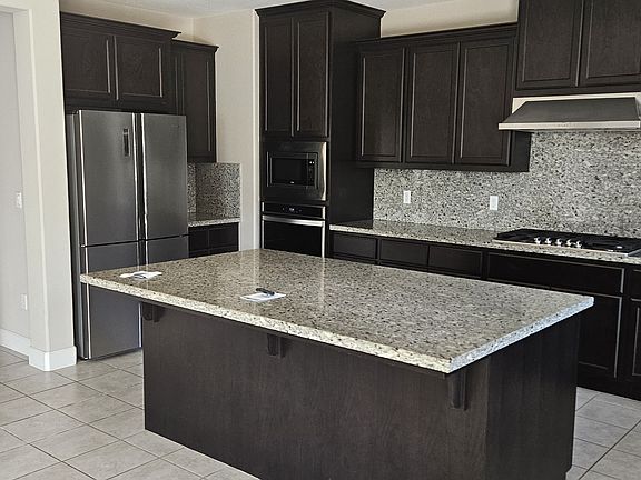 3rd image of 589 Paseo Verde Dr