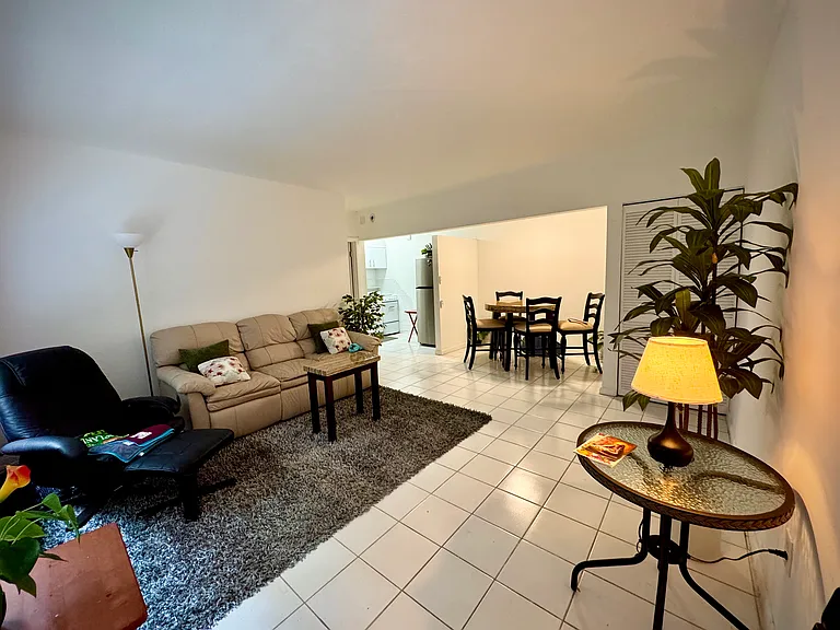 51 Edgewater Dr #4 — Photo 1