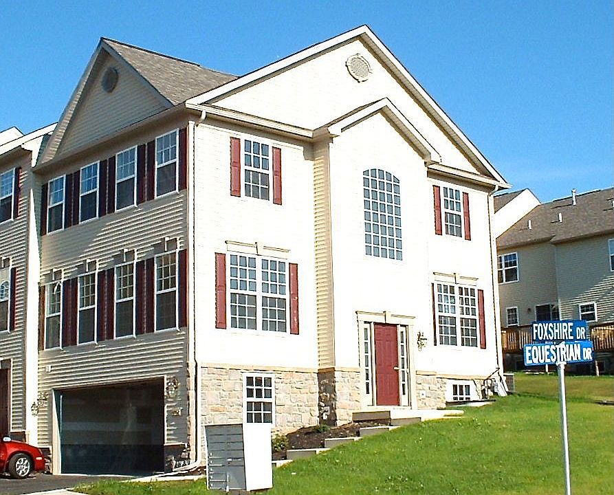 2725 Foxshire Drive