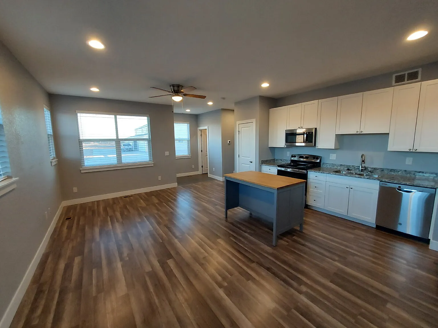 2 bed, 1.5 bath, 1282 sqft, $1,720 — Photo 4
