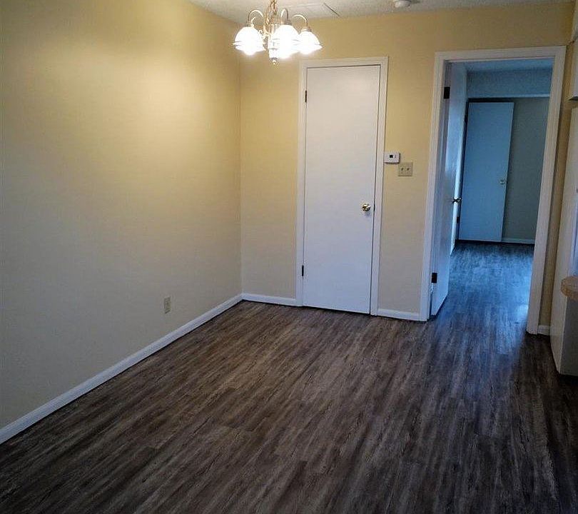 2nd image of 2439 Green River Rd APT B2
