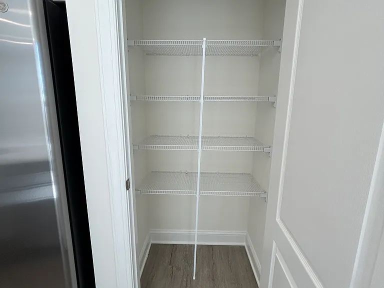 724 Sylvia St — Photo 9