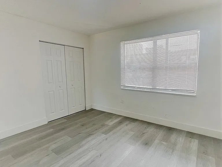 St George Apartments — Photo 45