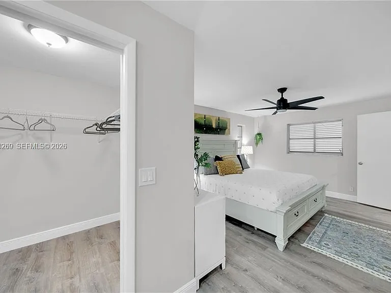 1138 N Lucerne Ave — Photo 14