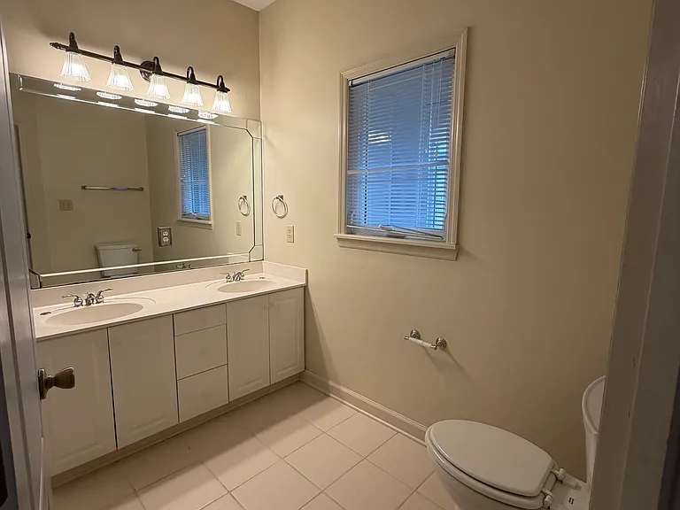 200 Willow Green Dr #B — Photo 19