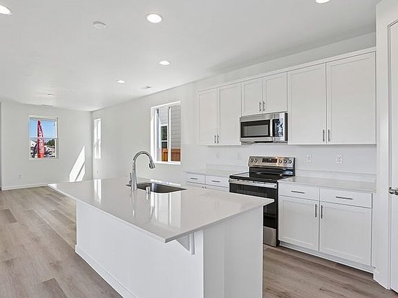 4th image of 515 SW Eaton Blvd