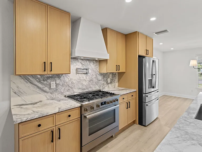 Kitchen cooking area