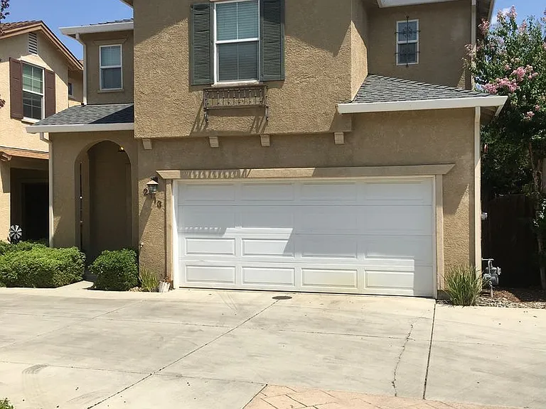 2113 Vienna Way — Photo 1
